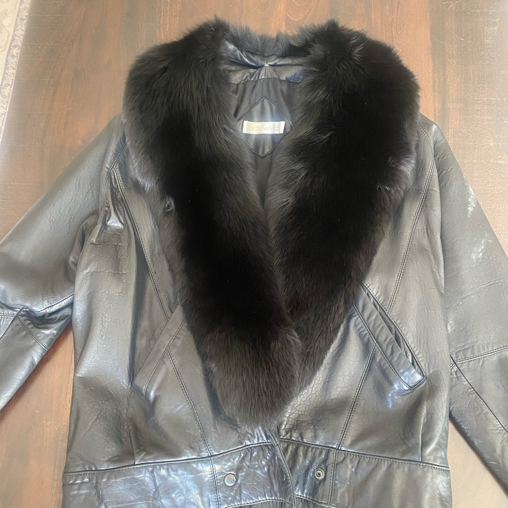 Black leather jacket w/ removable Fox collar. Vintage.